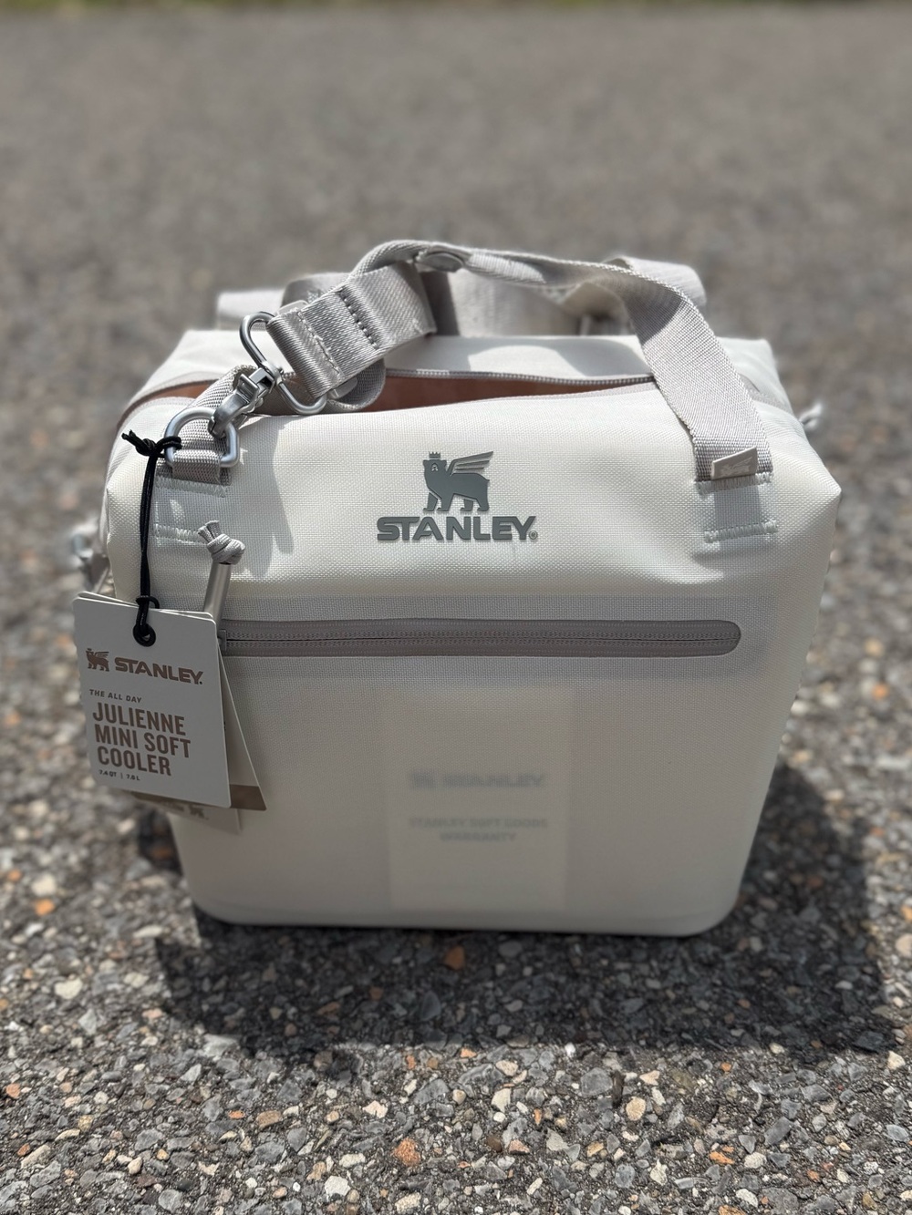 Stanley All Day Julienne Mini Cooler Bag in Cream - Picture 4 of 9